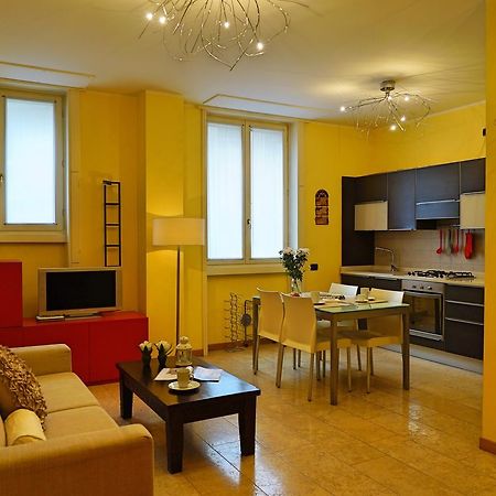 Duomo Apartment Milan Bagian luar foto