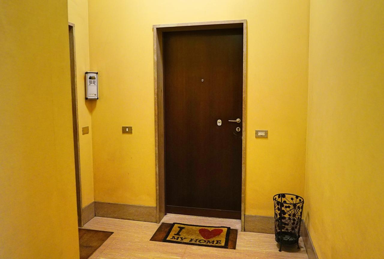 Duomo Apartment Milan Bagian luar foto