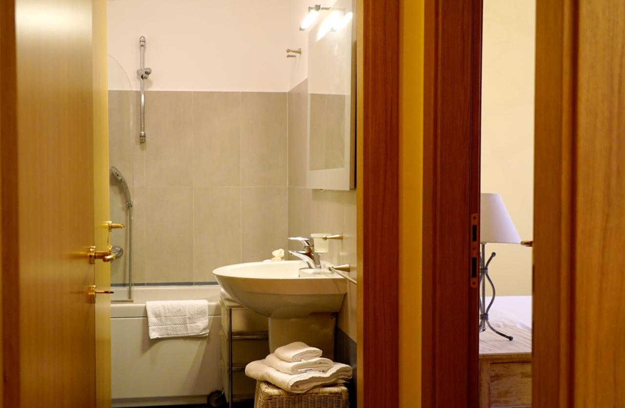 Duomo Apartment Milan Bagian luar foto